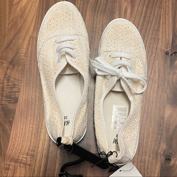 OkH&M sneakers, cream and white, new with tags, size 7 (38) - Picture 2 of 6